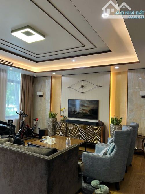 BÁN GẤP TRONG THÁNG ĐỂ ĐỊNH CƯ – MẶT TIỀN TÂN CẢNG – 275M2 – 3 TẦNG