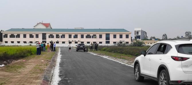 Bán đất đấu giá Ân Thi Hưng Yên giá trúng 15,1 triệu/m2 dt 102m2 vỉa hè 2 mét.