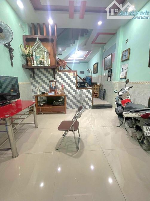 Bán nhà đường Lê Văn Quới, BHHA, Bình Tân, 44.4m² (4 x 11) x 4 tầng, chỉ 6.18 tỷ TL.