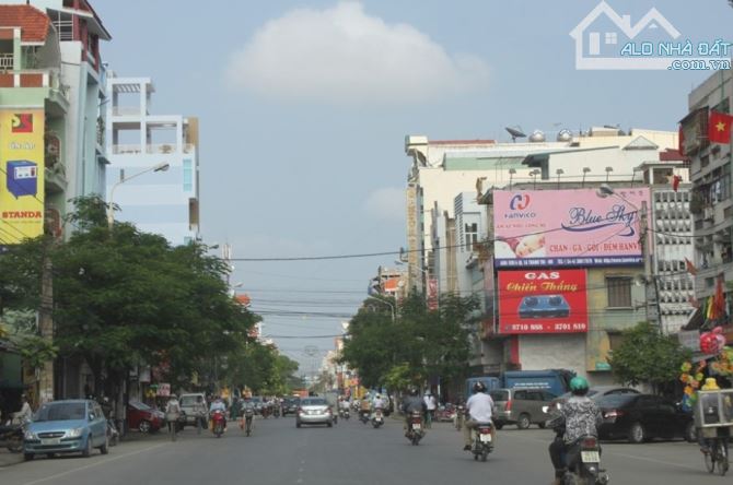 Bán nhà mặt phố Tô Hiệu, Hà Đông, Kinh doanh sầm uất, 46m2, 13.2 tỷ