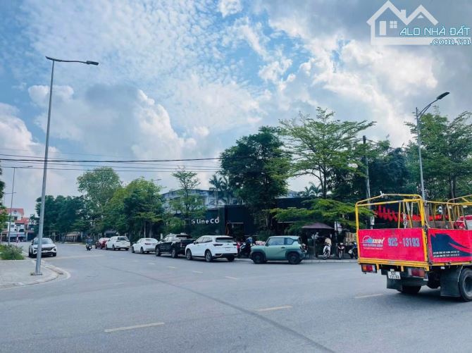 Đất kiệt Nguyễn Khoa Vy, cạnh trường tiểu học Vỹ Dạ, Huế.