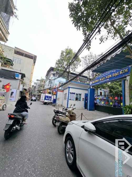 Bán nhà ngõ 168 Kim Giang- Ngõ thông- Ô tô - Tặng Nội thất-  42m2, chỉ nhỉnh 10 tỷ