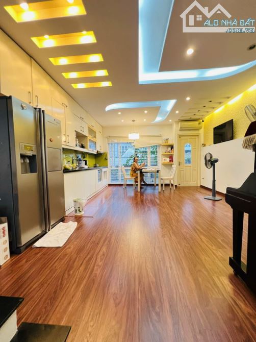 BÁN NHÀ YÊN HÒA, VỊ TRÍ KINH DOANH, O TÔ, KHU VỰC VIP 41M2, GIÁ 12 TỶ
