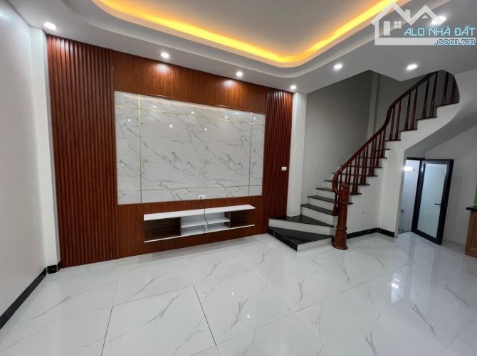 Sót lại căn nhà 5 tầng mới 2 thoáng Full nội thất 4 tỷ 250, ngay cạnh Phố Nhổn