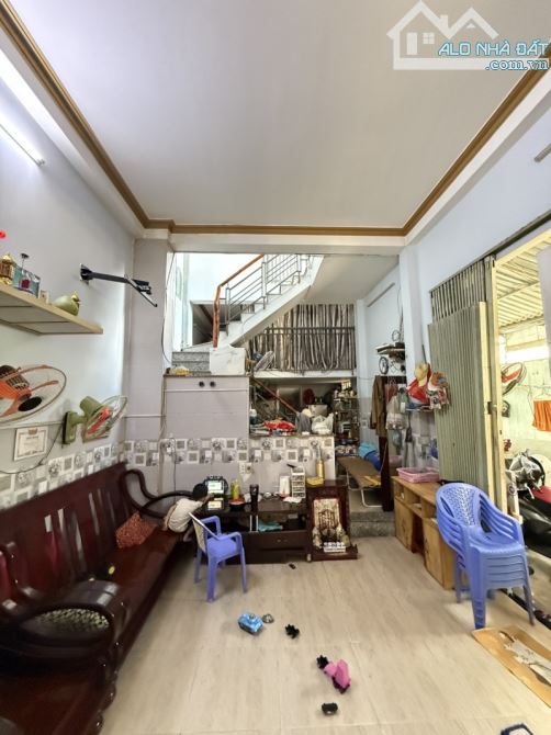 Bán căn hộ dịch vụ Bình Tân, đường 18E, 369m2, hẻm xe tải, 3 lầu, 26 tỷ