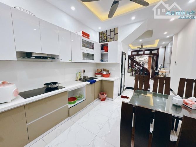Đầu 10 tỷ nhà Trung tâm Ba Đình -49m2, 4T mới đẹp -Ngõ thông, vài bước ra ô tô, sân để xe