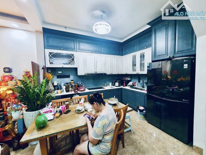 BÁN NHÀ GẦN PHẠM NGỌC THẠCH – 6 TẦNG MỚI – NGÕ ĐẸP – GẦN HỒ – Ở NGAY – GIÁ CHỈ 9.7 TỶ