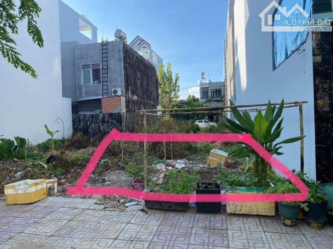 BÁN GẤP ĐẤT TRONG KHU DÂN CƯ NGUYỄN HỮU TRÍ - 100 M2 - 650 TR