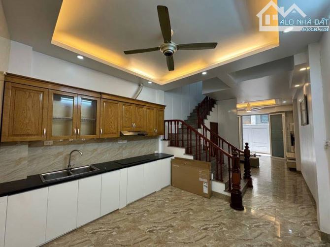 Bán Gấp Nhà Phố Gia Thượng Long Biên 45m2 4 Tầng, Ô Tô Gần Nhà, Ngõ Nông 7.X Tỷ