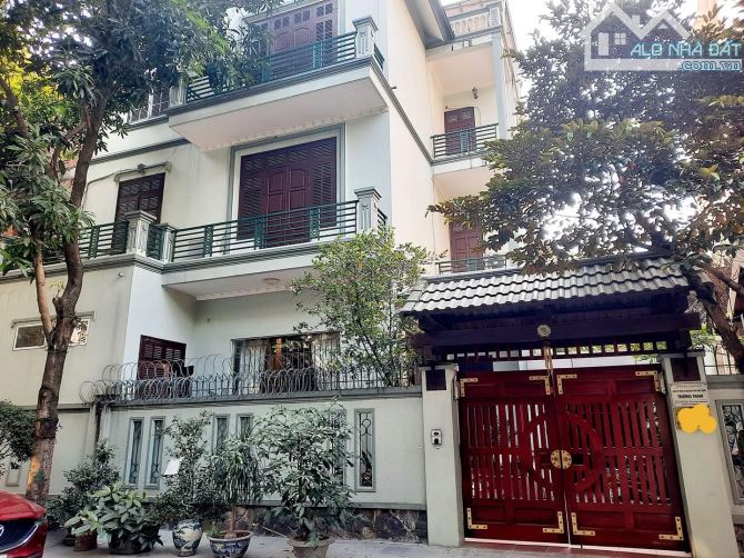 Rất đẹp! Mặt phố Hoàng Cầu, Đống Đa 125m2, MT 8m, 6 Tầng, Thang máy, view Hồ, KD sầm uất c