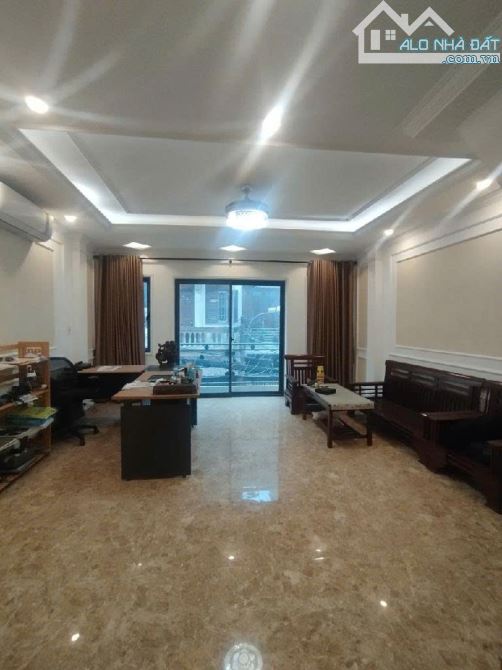 Bán nhà phố Đông Quan, Cầu Giấy | 7 tầng, thang máy, ô tô tránh, giá 24 tỷ