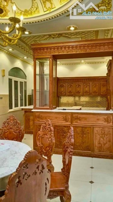 Bán Biệt Thự view sông Bến Phú Lâm, nở hậu 9m dài 20m ngang 5m3, hồ bơi, Quận 6