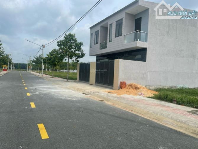 3,6 Tỷ TL bán nhà 1 trệt 2 lầu Green Valley City, ngay MT Nguyễn Hữu Cảnh