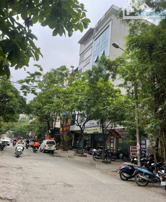 Cầu Giấy mặt phố Cốm Vòng vỉa hè lớn mặt tiền lớn 2 thoáng thang máy dòng tiền nhỉnh 30 tỷ