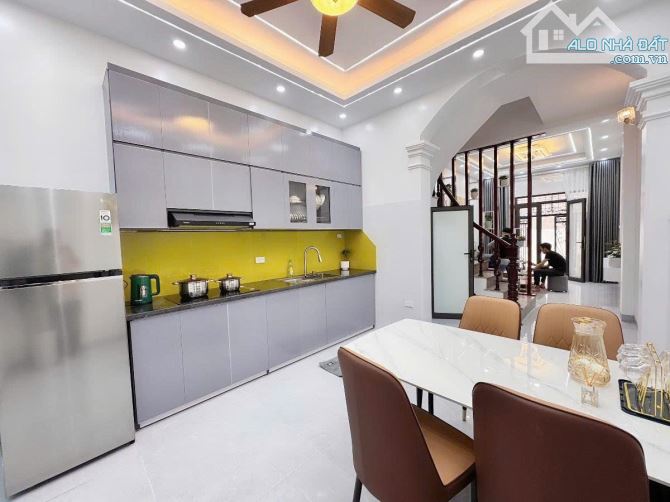BÁN NHÀ PHỐ QUÂN NHÂN – 9,1 TỶ – NHÀ ĐẸP, 5M – RA Ô TÔ 🚗