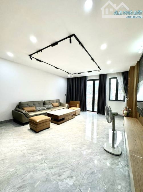 BÁN NHÀ ĐẸP GẦN KHU VIP BÀU CÁT – MẶT HẺM 8M, THANG MÁY- 127.3m² (ngang 5.4m)- 22 TỶ TL