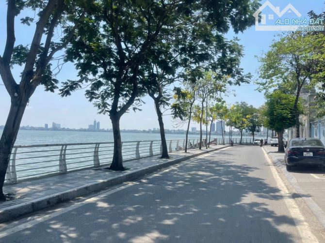BÁN ĐẤT PHỐ VÕNG THỊ, 220M2, OTO TRÁNH, CÁCH HỒ 50M, MT17M, ĐẦU TƯ CHIA LÔ, XÂY CHDV.