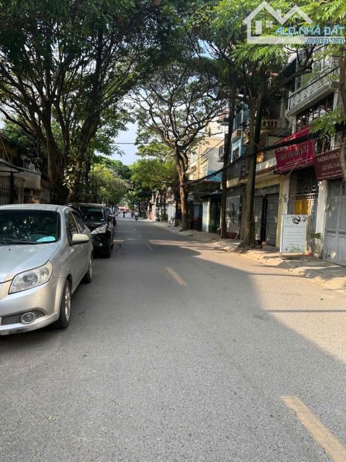 Bán nhà 3 tầng Hoa Lâm Ô Cách, mặt tiền rộng 9m ngõ thông gần phố