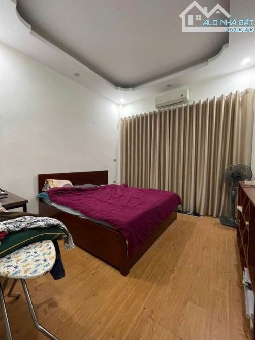Bán nhà Hoàng Quốc Việt, Cầu Giấy- 38m2 ô tô đỗ cổng- 7,5 tỷ