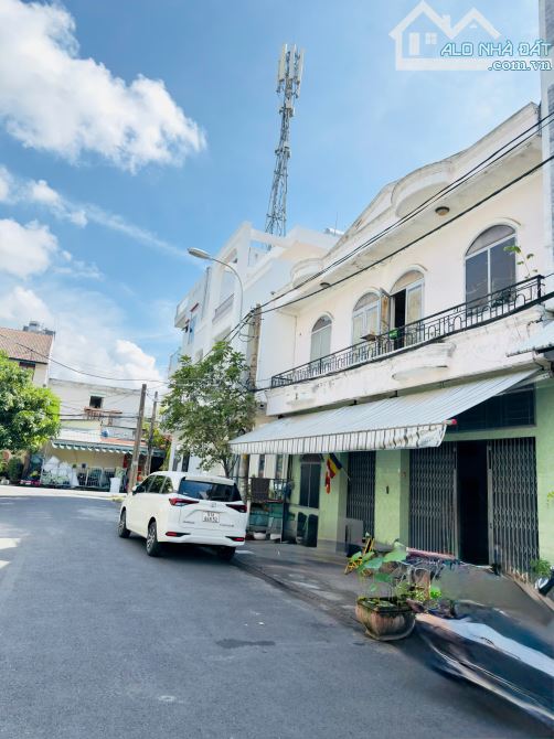 Bán nhà ngang 10m, MT đường số KDC Bình Hưng