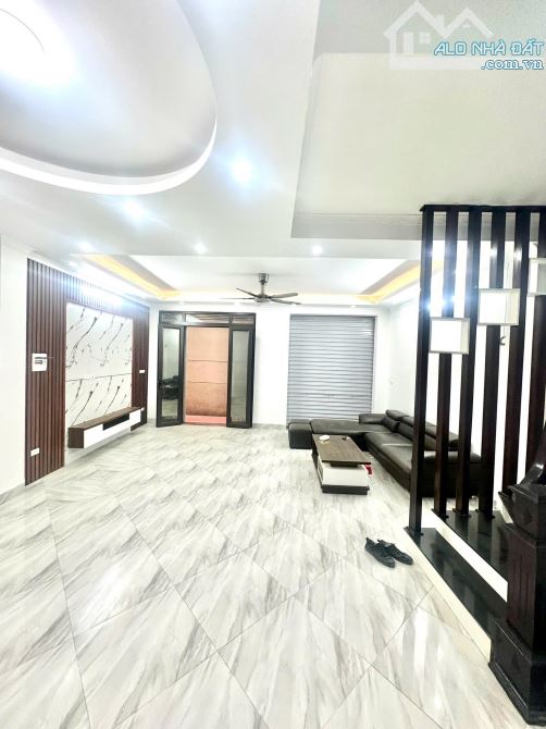 Bán nhà văn phú hà đông lô góc ô tô tránh đỗ gần nhà DT35m2 giá nhỉnh 7 tỷ