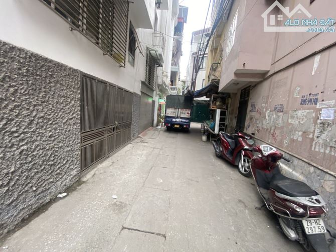 Nhà phân lô phổ Yên Lạc_Kim Ngưu 41m 5 tầng thang máy ô tô vào nhà giá tốt