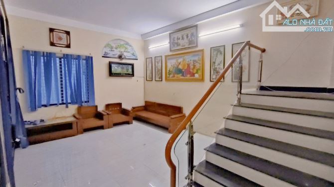 Bán nhà kiệt Hoàng Thúc Trâm- 3tỷ800tr Nhà 2 tầng full nội thất gỗ, trung tâm Đà Nẵng