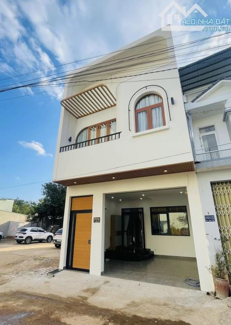 BÁN NHÀ 2 LẦU MẶT HẺM THÔNG ĐƯỜNG LÝ THÁI TỔ - DT: 6x17m - H: ĐÔNG BẮC - 5,6 TỶ