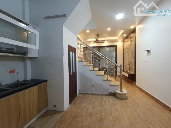 Bán nhà đẹp,gần oto , gần hồ , ở luôn ,quận Hoàng Mai 36m4tầng chỉ 5,68 tỷ .