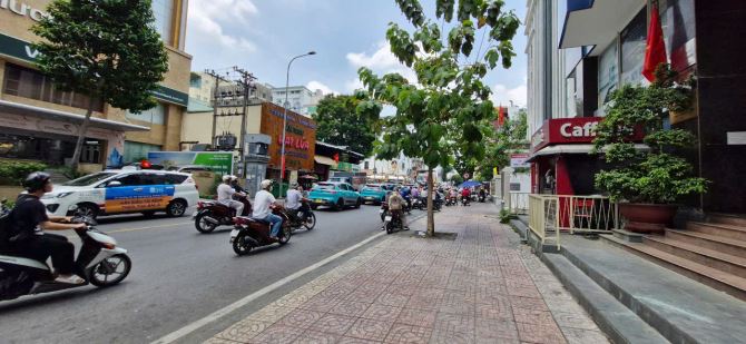 Giá chỉ 9,2 tỷ, bán nhà 128m² có sẵn 11 phòng, Nguyễn Văn Đậu, Phú Nhuận, sổ riêng !