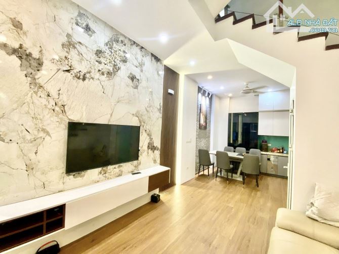 Bán nhà tô hiệu hà đông ô tô tránh đỗ gần nhà DT47m2 giá hơn 9 tỷ