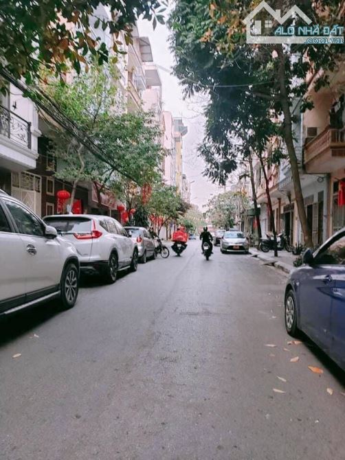 Bán gấp MP Trần Đăng Ninh, Vỉa hè đá bóng, Ô tô tránh, Kinh doanh bất chấp, 15.9 tỷ