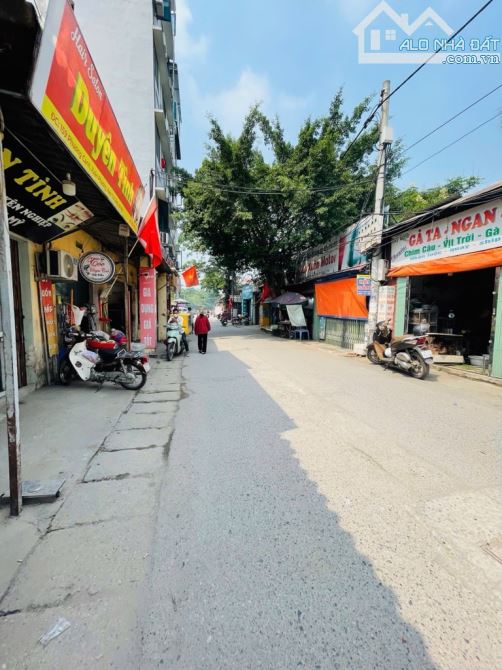 Bán đất mặt phố Phương Canh, 110m2, mặt tiền rộng, kinh doanh, ô tô vào nhà. Giá: 23,5 tỷ.