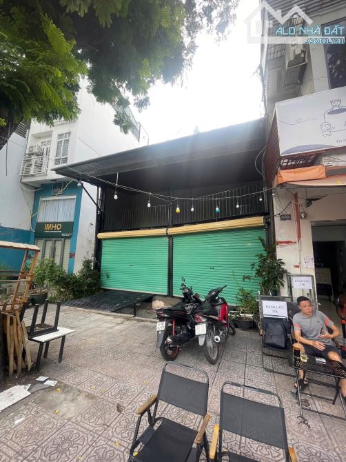 Cho thuê nhà mặt tiền 327 Hoàng Sa, Phường Tân Định, Quận 1. Trệt, lầu, vỉa hè rộng ch35tr