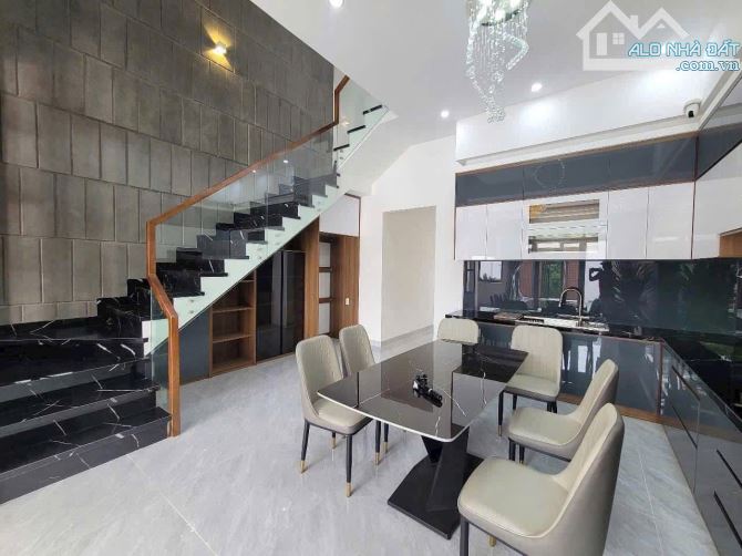 Nhà 2 lầu 5.7x25M, Phú Lợi, Thủ Dầu, Ô tô vào nhà, SHR, giá mềm