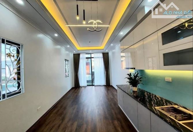 - Bán nhà đường Hồ Tùng Mậu, sát phố, nội thất xịn sò, 42m2, 9.1 tỷ.
