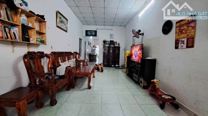 Bán nhà C4 Đông Hoà 168m2, gần BigC Go, cho thuê sẵn, đầu tư tốt chỉ 3,7 tỷ