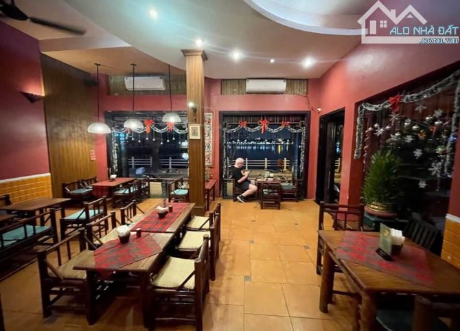 Cho thuê nhà mặt phố Trúc Bạch, DT 120m2x3 tầng, MT 11m, Giá 90tr