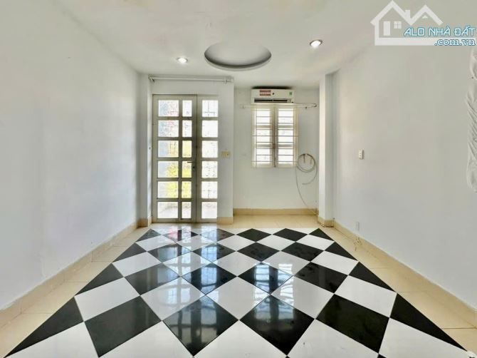 SIÊU PHẨM - KHU D P.25 BÌNH THẠNH - NGAY ĐH HUTECH-HẺM 8M XE HƠI TRÁNH-62M2- SỔ A4