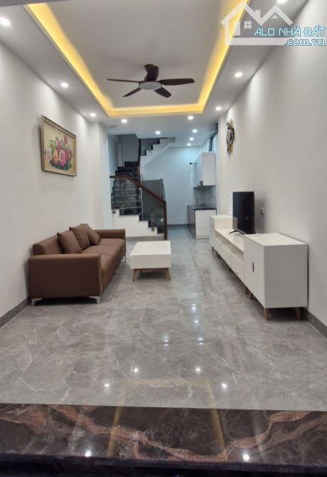 - Bán nhà đường Hồ Tùng Mậu, sát phố, nội thất xịn sò, 34m2, 7.5 tỷ.