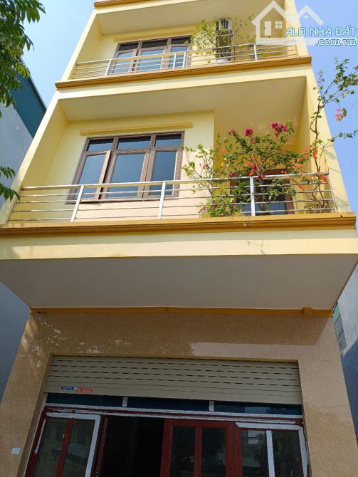 Bán nhà -Long Hưng,Vị Trí siêu đẹp,ô tô đỗ cửa,kinh doanh,DT: 64m,Giá: 4,3 tỉ