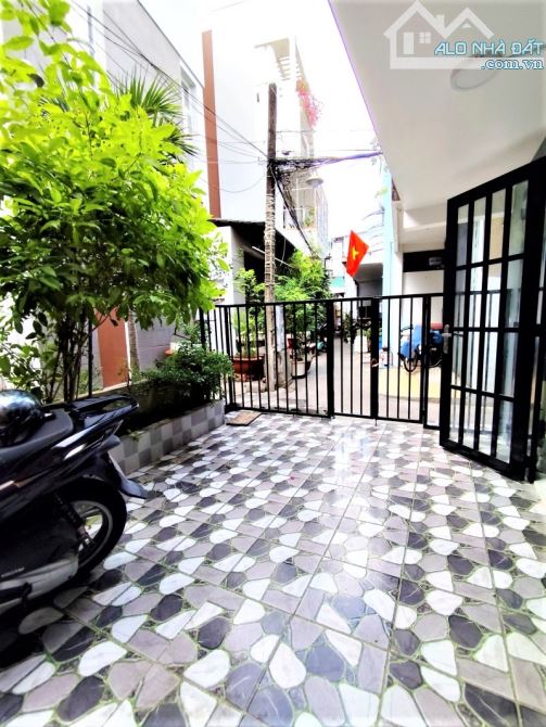 5 TỶ NHÀ QUẬN 11 - GẦN MẶT TIỀN ÔNG ÍCH KHIÊM - 40M2 + SÂN 15M2 - ĐÚC 2 TẤM 3PN ĐẸP