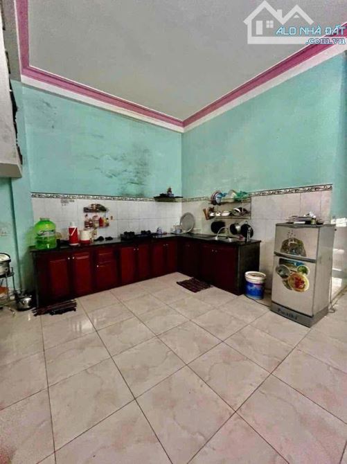 BÁN ĐẤT TẶNG NHÀ CẤP 4 MẶT TIỀN TRẦN KHÁT CHÂN DT 100M-NGANG 5M NHỈNH 4TY VUÔNG VỨC