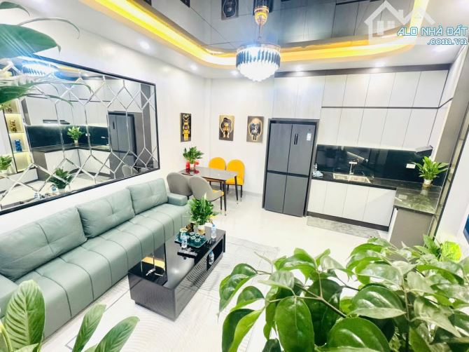 Bán Nhà Hoàng Hoa Thám Ba Đình-Nhà Mới Thoáng Trước Sau Gần Phố-37m 5 Tầng Mt 3,1m Giá 6,6