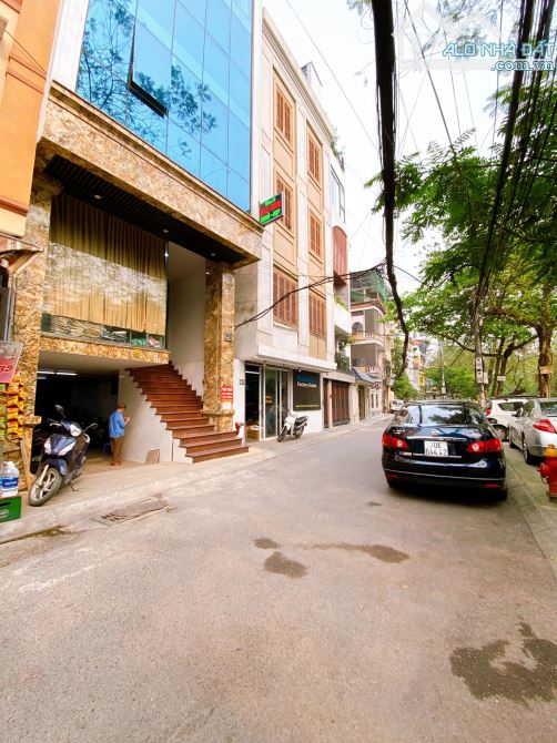 Tòa VP 9 tầng có hầm mặt ngõ Hoàng Quốc Việt, Nghĩa Đô, ô tô tránh, 90m2, MT 5m giá 40 tỷ