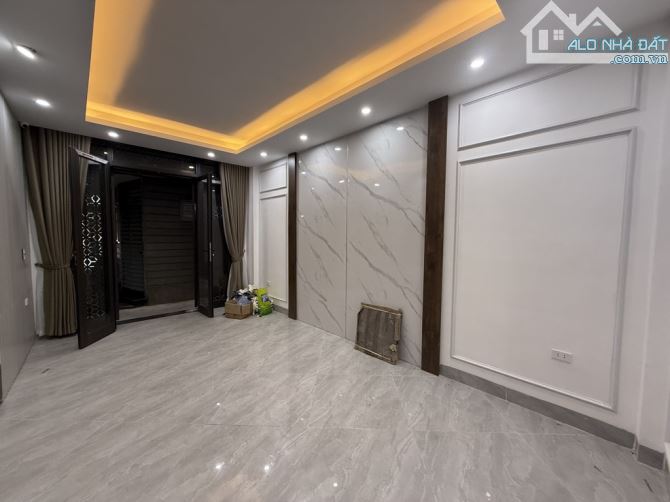 Bán gấp nhà mặt phố Nguyễn Trãi Thanh Xuân 120m2, 8 tầng, chỉ 43 tỷ, cho thuê 160 tr/th
