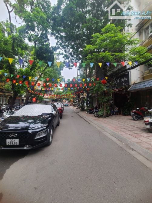 Bán Nhà P.Lô Huỳnh Thúc Kháng - Đống Đa - Vỉa Hè, ÔTô, K.Doanh- 65m²- Chỉ 22.5 Tỷ