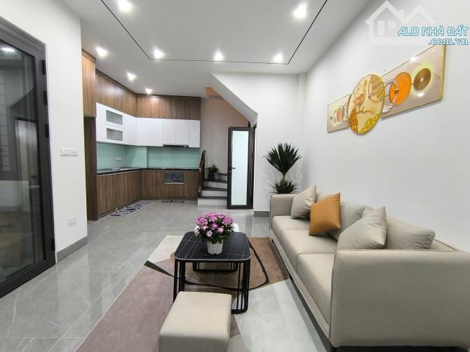 NGỌC THỤY - NHÀ ĐẸP , FULL NỘI THẤT , 5 TẦNG, GIÁ RẺ NHẤT THỊ TRƯỜNG