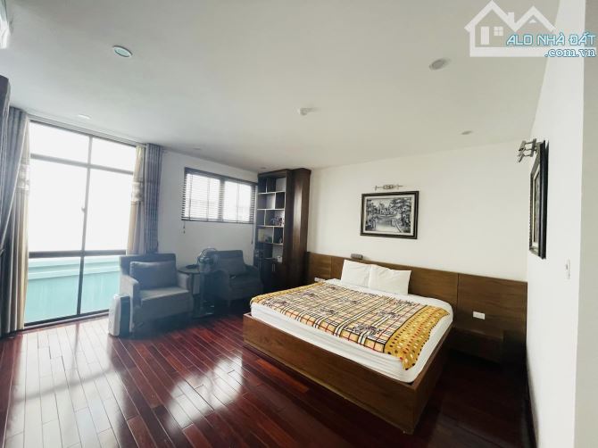 Bán gấp nhà mặt hồ tây phố Vệ Hồ, Tây Hồ.DT:80M2,MT:6M.Xây sẵn 6 tầng thang máy,kd sầm uất