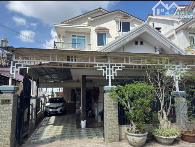 Tầm hơn 9ty mà tìm được một căn villa nghỉ dưỡng xây kiên cố thì rất khó